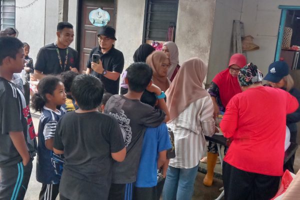 filter: 0; jpegRotation: 90; fileterIntensity: 0.000000; filterMask: 0; module:1facing:0; 
hw-remosaic: 0; 
touch: (-1.0, -1.0); 
modeInfo: ; 
sceneMode: NightHDR; 
cct_value: 0; 
AI_Scene: (-1, -1); 
aec_lux: 69.0; 
hist255: 0.0; 
hist252~255: 0.0; 
hist0~15: 0.0;