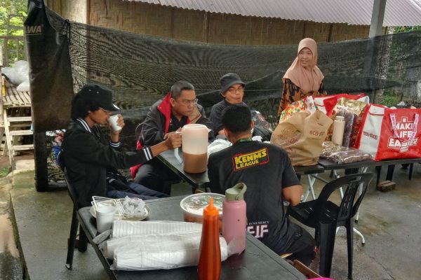 filter: 0; jpegRotation: 90; fileterIntensity: 0.000000; filterMask: 0; module:1facing:0; 
hw-remosaic: 0; 
touch: (-1.0, -1.0); 
modeInfo: ; 
sceneMode: Hdr; 
cct_value: 0; 
AI_Scene: (-1, -1); 
aec_lux: 72.0; 
hist255: 0.0; 
hist252~255: 0.0; 
hist0~15: 0.0;